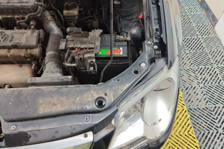 Used Volkswagen Bora 2012 1.6L Automatic Comfort Edition Engine Bay Left