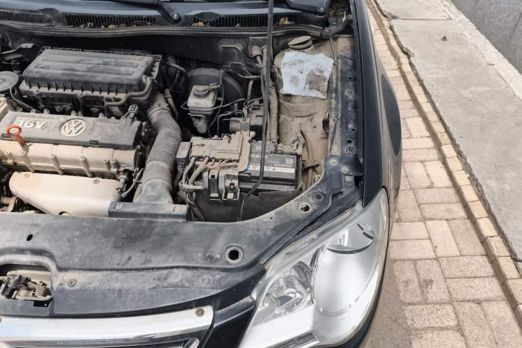 Used Volkswagen Bora 2012 1.6L Automatic Comfort Edition Engine Bay Left
