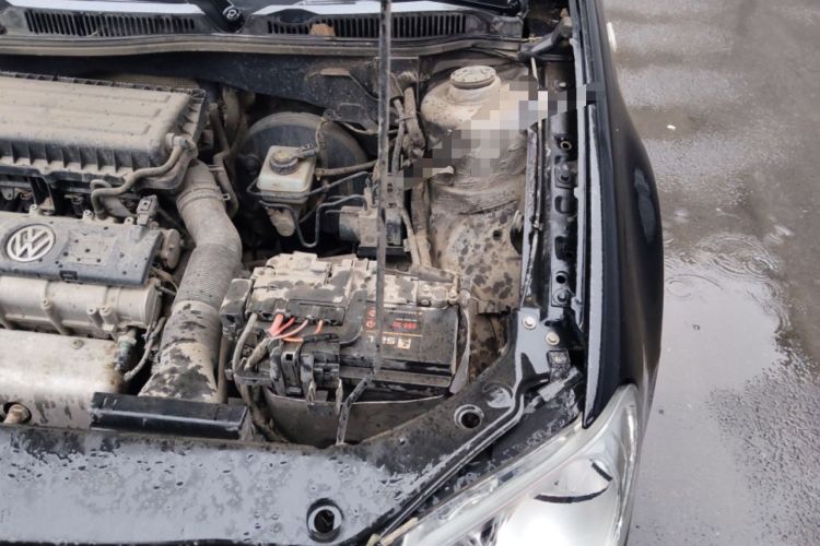 Used Volkswagen Bora 2012 1.6L Manual Fashion Edition Engine Bay Left