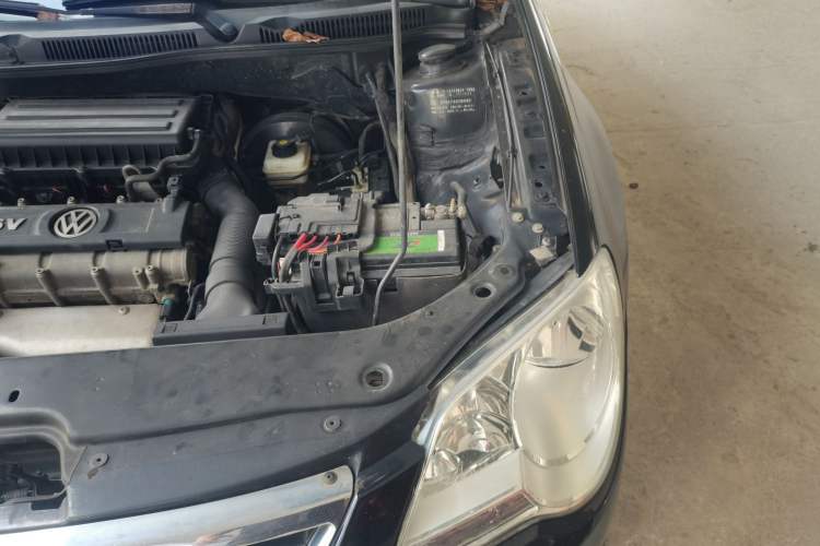 Used Volkswagen Bora 2012 1.6L Manual Fashion Edition Engine Bay Left