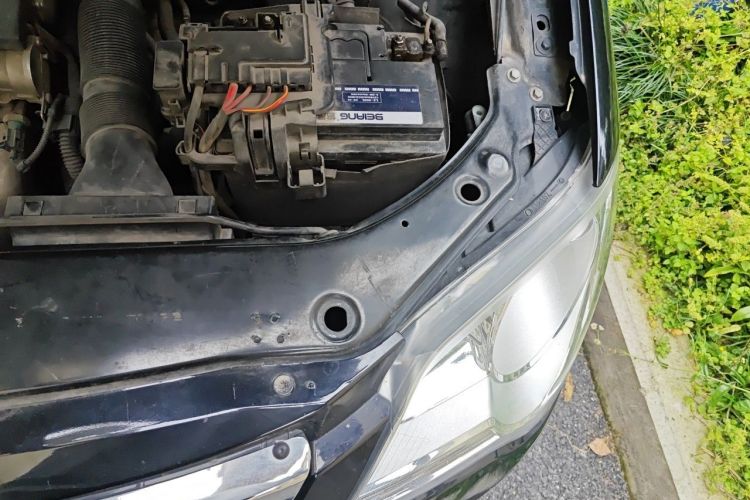 Used Volkswagen Bora 2012 1.6L Automatic Fashion Edition Engine Bay Left