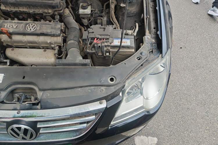 Used Volkswagen Bora 2012 1.6L Automatic Fashion Edition Engine Bay Left