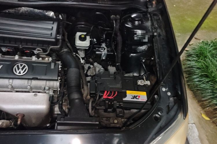 Used Volkswagen Bora 2012 1.6L Automatic Fashion Edition Engine Bay Left