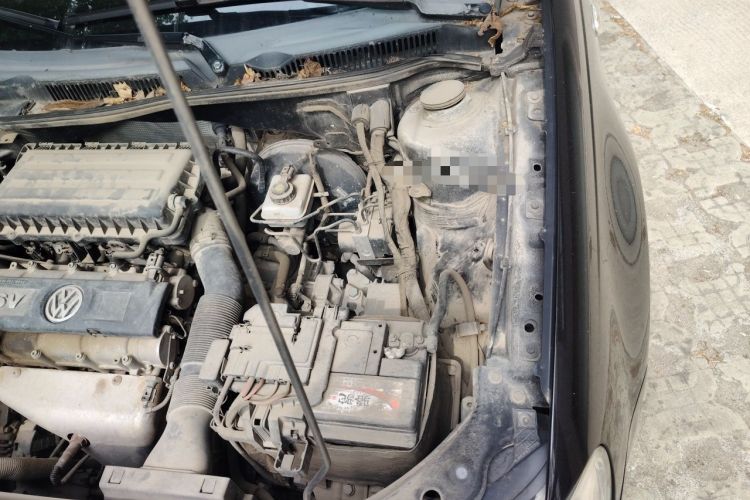 Used Volkswagen Bora 2012 1.6L Automatic Fashion Edition Engine Bay Left
