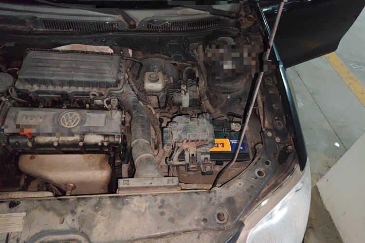 Used Volkswagen Bora 2012 1.6L Automatic Fashion Edition Engine Bay Left