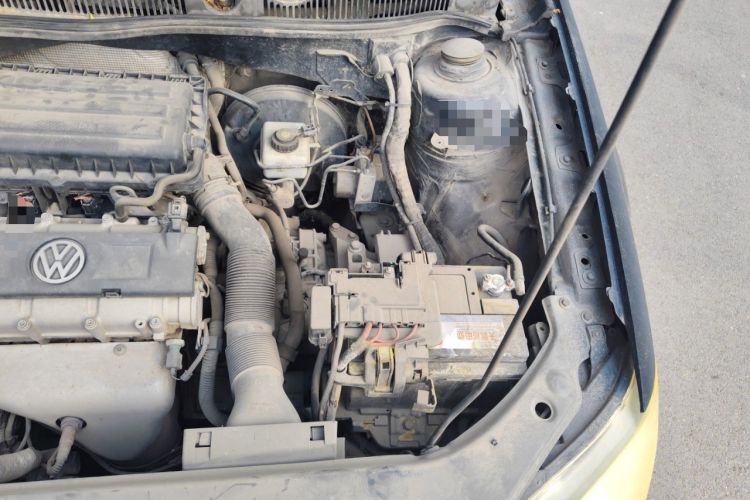Used Volkswagen Bora 2012 1.6L Automatic Fashion Edition Engine Bay Left