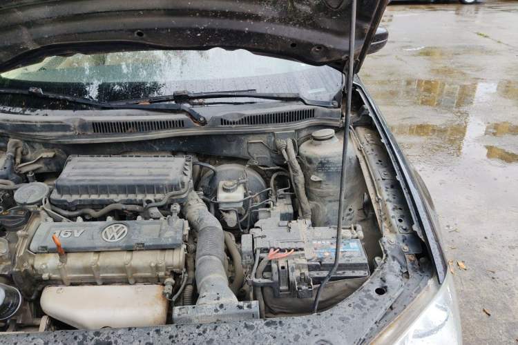 Used Volkswagen Bora 2012 1.6L Automatic Fashion Edition Engine Bay Left