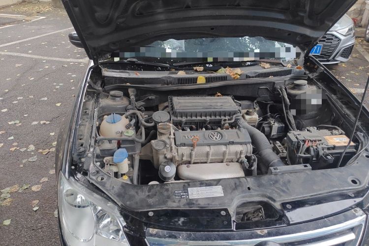 Used Volkswagen Bora 2012 1.6L Automatic Comfort Edition Engine Bay Right