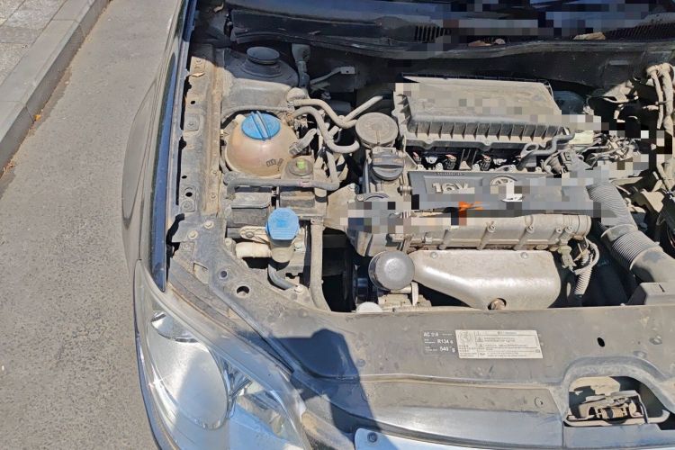 Used Volkswagen Bora 2012 1.6L Manual Fashion Edition Engine Bay Right