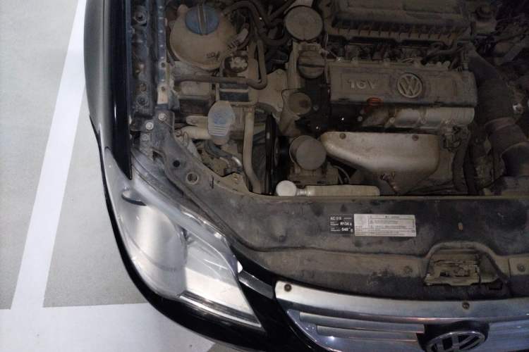 Used Volkswagen Bora 2012 1.6L Automatic Fashion Edition Engine Bay Right