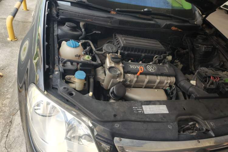 Used Volkswagen Bora 2012 1.6L Manual Fashion Edition Engine Bay Right
