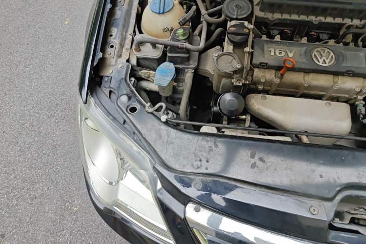 Used Volkswagen Bora 2012 1.6L Automatic Fashion Edition Engine Bay Right
