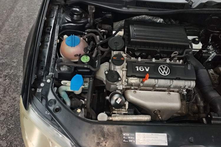 Used Volkswagen Bora 2012 1.6L Automatic Fashion Edition Engine Bay Right