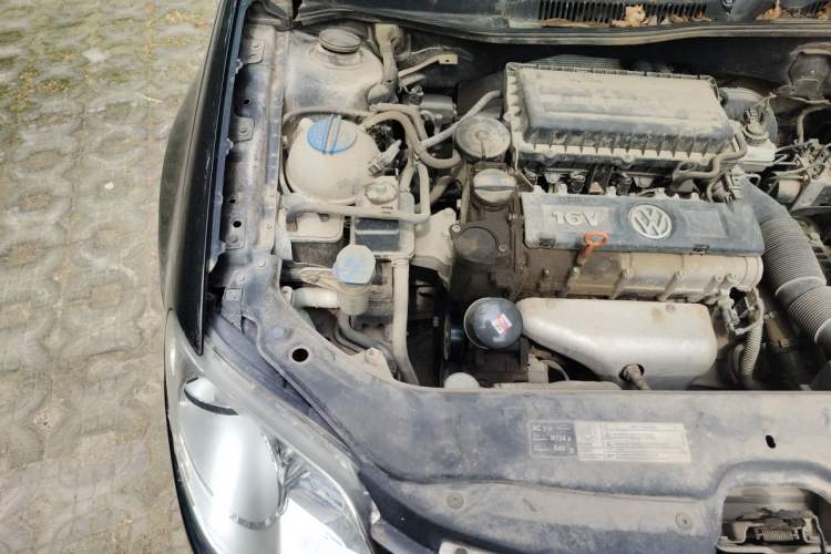 Used Volkswagen Bora 2012 1.6L Automatic Fashion Edition Engine Bay Right