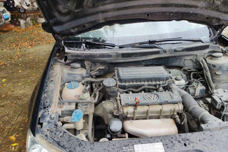 Used Volkswagen Bora 2012 1.6L Automatic Fashion Edition Engine Bay Right