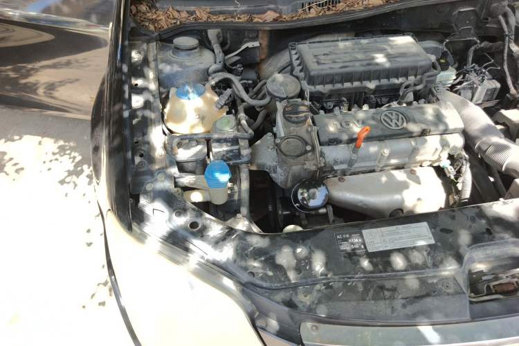 Used Volkswagen Bora 2012 1.6L Manual Fashion Edition Engine Bay Right