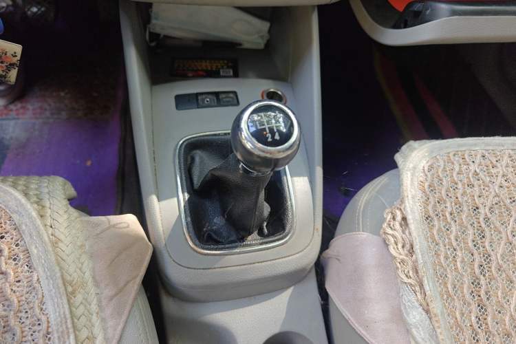 Used Volkswagen Bora 2012 1.6L Manual Fashion Edition Gear Lever