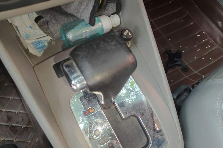 Used Volkswagen Bora 2012 1.6L Automatic Comfort Edition Gear Lever