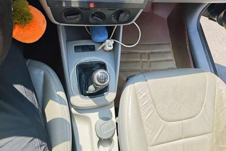 Used Volkswagen Bora 2012 1.6L Manual Fashion Edition Gear Lever