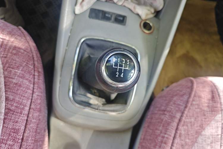 Used Volkswagen Bora 2012 1.6L Manual Fashion Edition Gear Lever