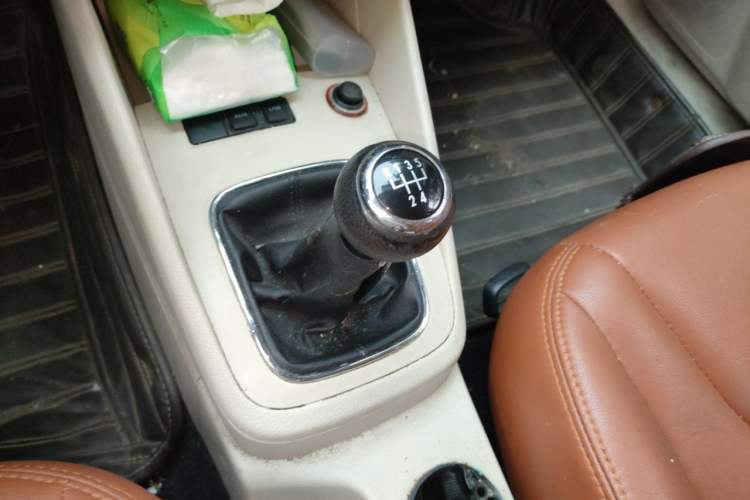 Used Volkswagen Bora 2012 1.6L Manual Fashion Edition Gear Lever