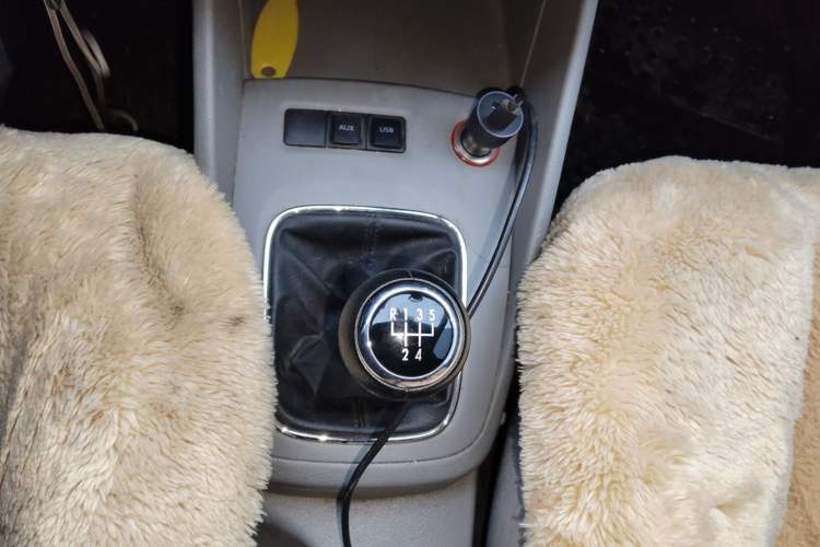Used Volkswagen Bora 2012 1.6L Manual Fashion Edition Gear Lever