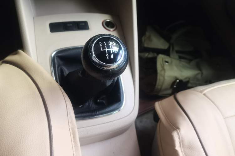 Used Volkswagen Bora 2012 1.6L Manual Fashion Edition Gear Lever