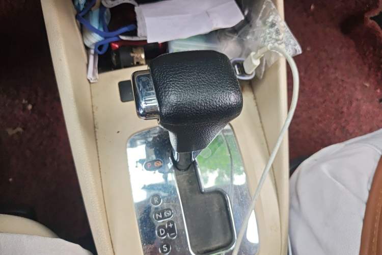 Used Volkswagen Bora 2012 1.6L Automatic Fashion Edition Gear Lever