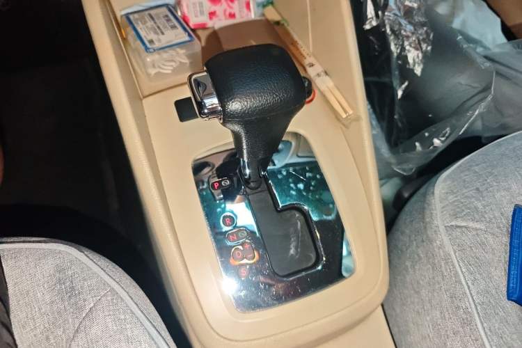 Used Volkswagen Bora 2012 1.6L Automatic Fashion Edition Gear Lever