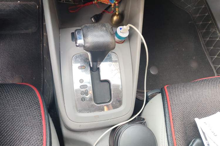 Used Volkswagen Bora 2012 1.6L Automatic Fashion Edition Gear Lever