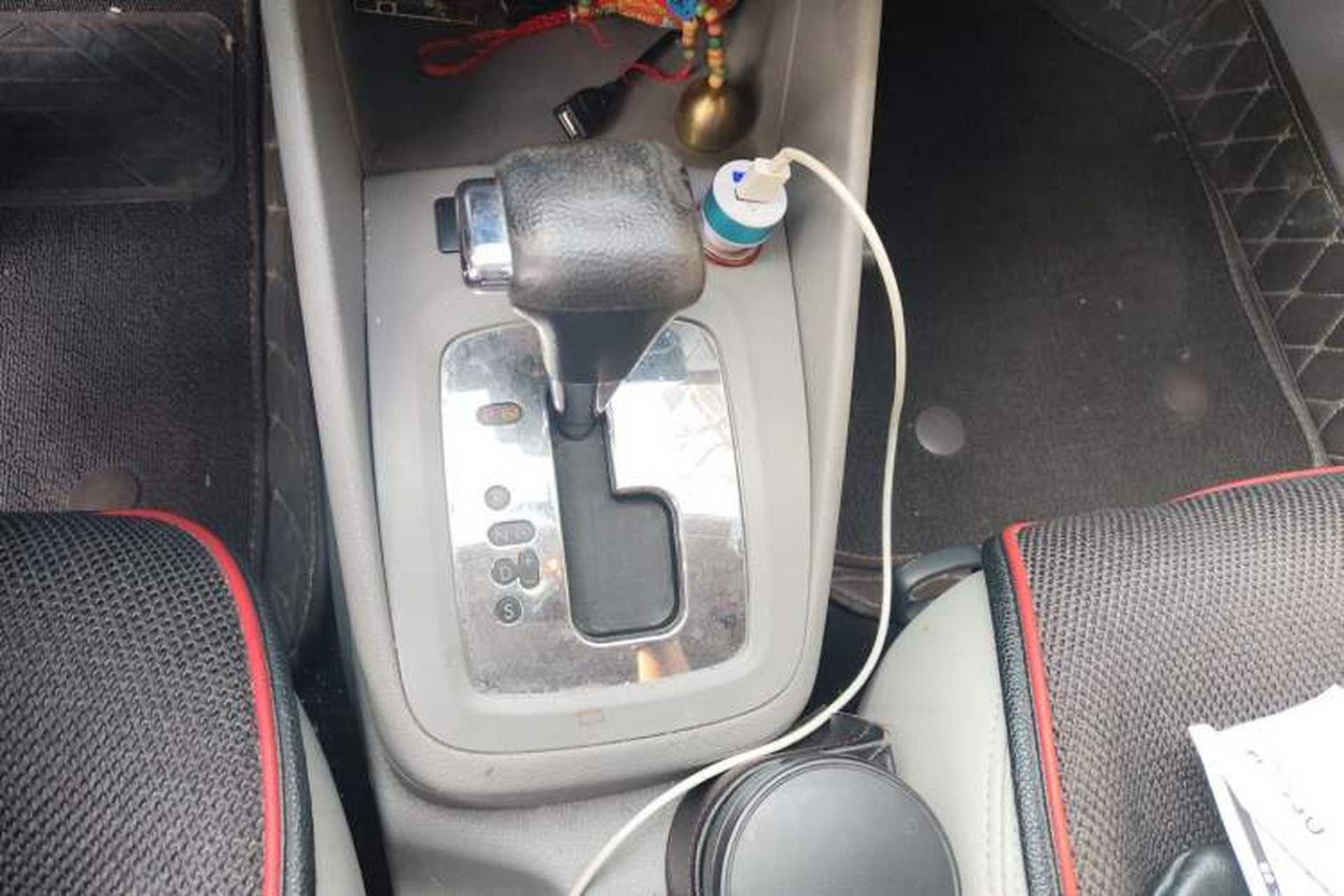 Used Volkswagen Bora 2012 1.6L Automatic Fashion Edition Gear Lever