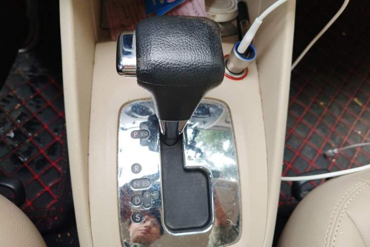 Used Volkswagen Bora 2012 1.6L Automatic Fashion Edition Gear Lever