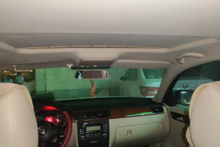 Used Volkswagen Bora 2012 1.6L Manual Comfort Model Headliner