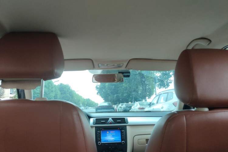 Used Volkswagen Bora 2012 1.6L Manual Fashion Edition Headliner