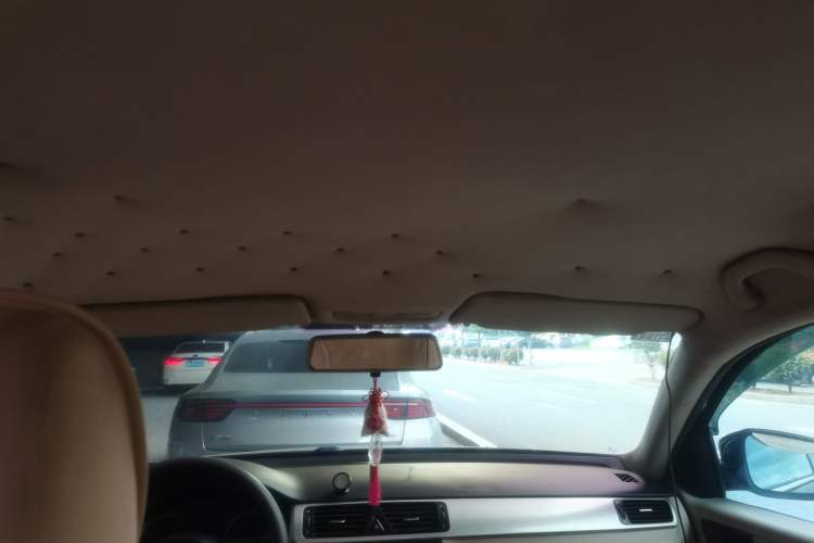 Used Volkswagen Bora 2012 1.6L Manual Fashion Edition Headliner