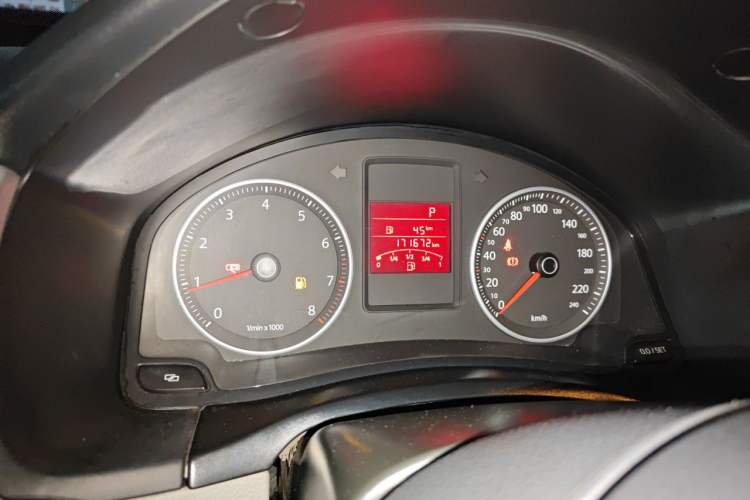 Used Volkswagen Bora 2012 1.6L Automatic Fashion Edition Instrument Cluster