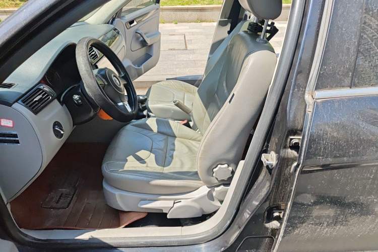 Used Volkswagen Bora 2012 1.6L Manual Fashion Edition Left Front Seat
