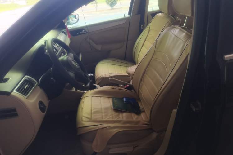 Used Volkswagen Bora 2012 1.6L Manual Fashion Edition Left Front Seat
