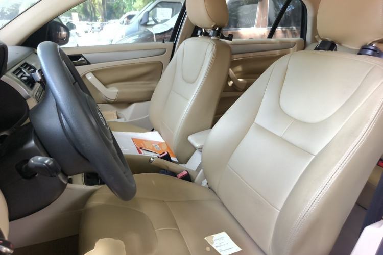 Used Volkswagen Bora 2012 1.6L Manual Fashion Edition Left Front Seat
