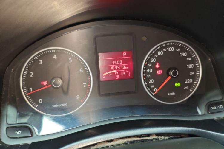 Used Volkswagen Bora 2012 1.6L Automatic Comfort Edition Odometer Close Up