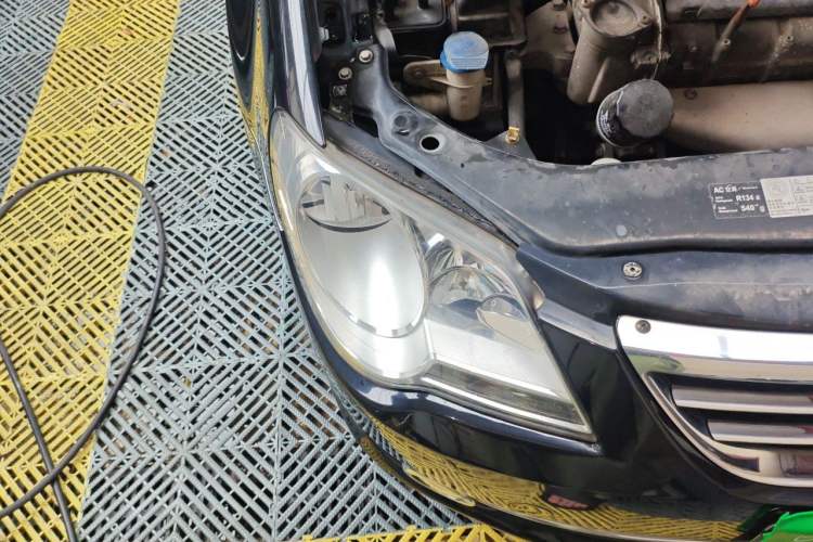 Used Volkswagen Bora 2012 1.6L Automatic Comfort Edition Right Front Headlight
