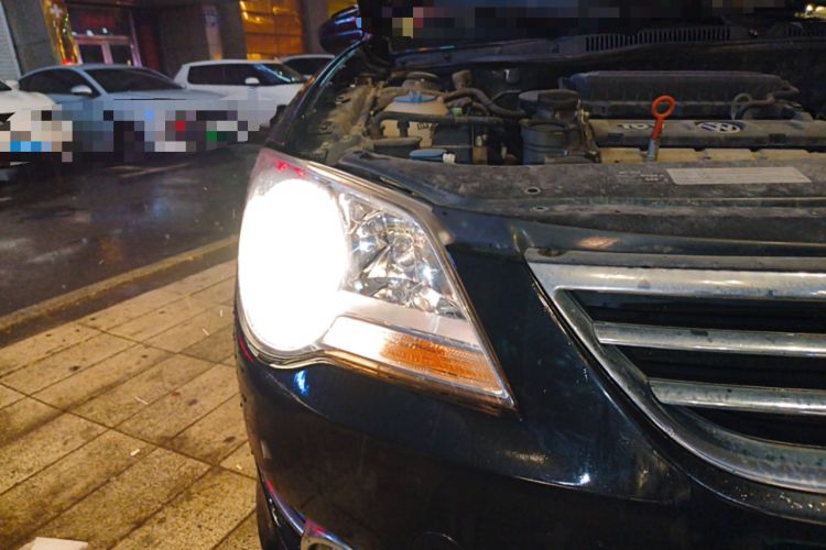 Used Volkswagen Bora 2012 1.6L Automatic Fashion Edition Right Front Headlight