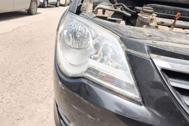 Used Volkswagen Bora 2012 1.6L Automatic Comfort Edition Right Front Headlight