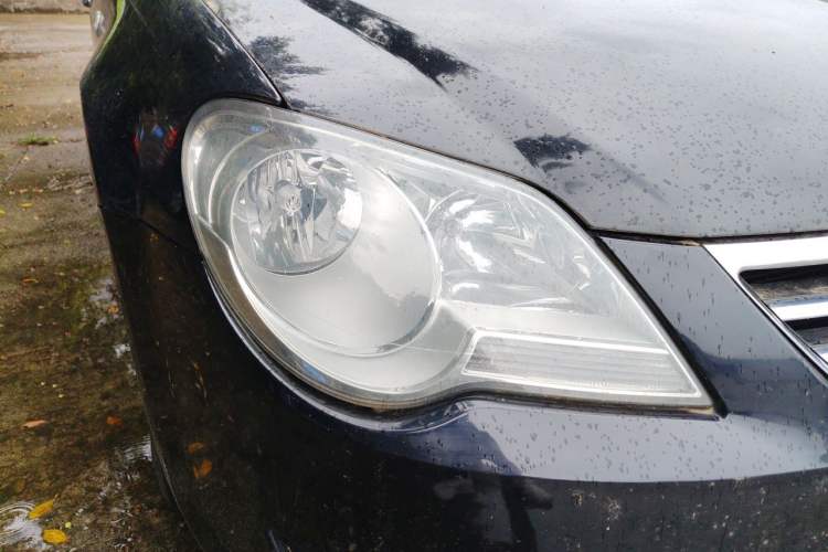 Used Volkswagen Bora 2012 1.6L Automatic Fashion Edition Right Front Headlight