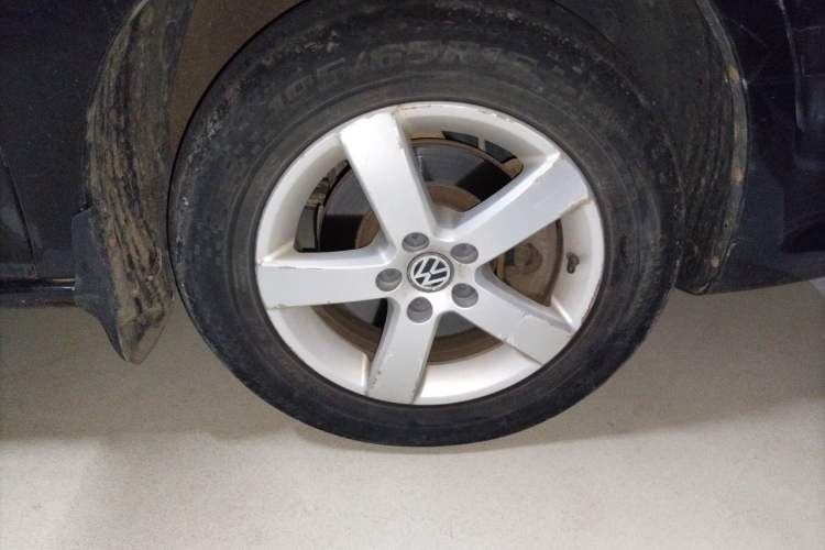Used Volkswagen Bora 2012 1.6L Automatic Fashion Edition Right Front Wheel Hub