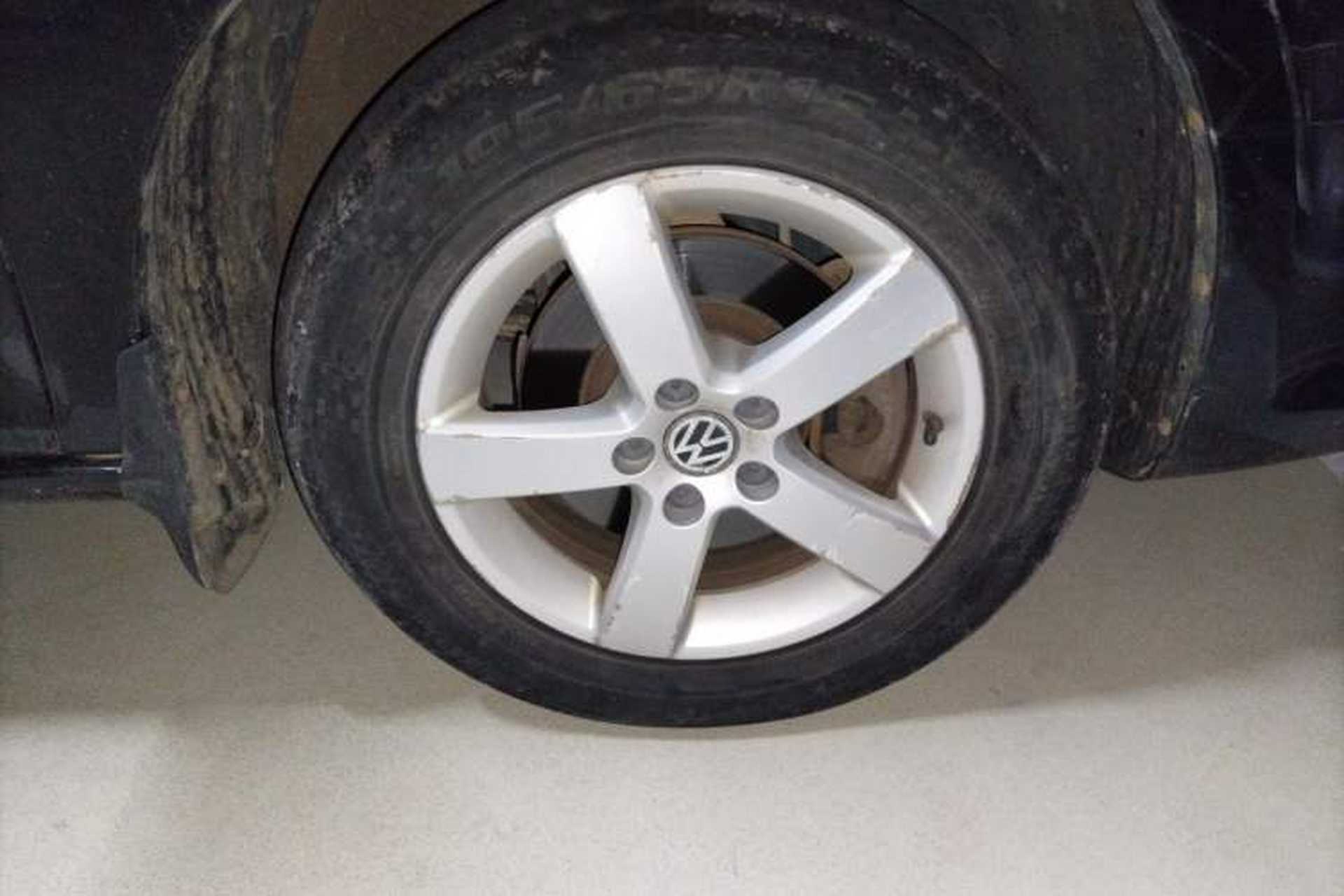 Used Volkswagen Bora 2012 1.6L Automatic Fashion Edition Right Front Wheel Hub