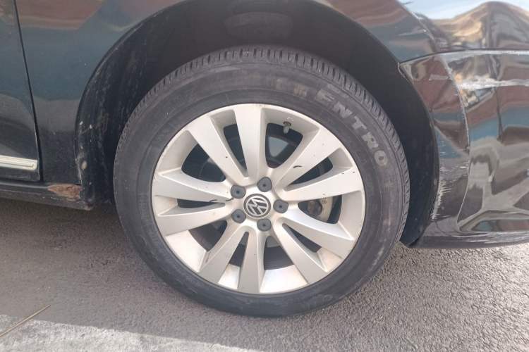 Used Volkswagen Bora 2012 1.6L Manual Stylish & Great Value Edition Right Front Wheel Hub