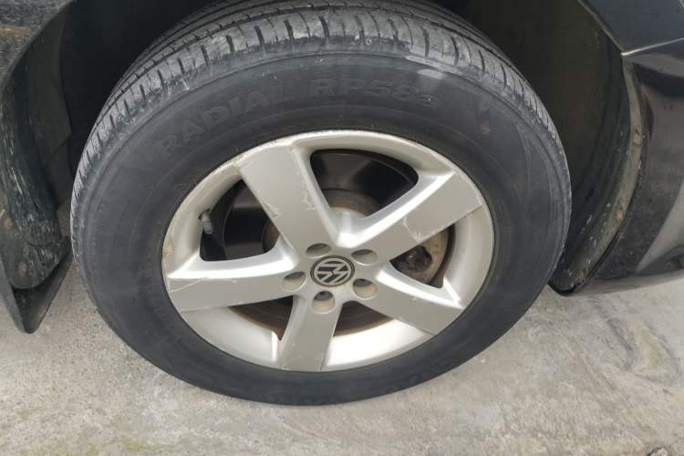 Used Volkswagen Bora 2012 1.6L Manual Fashion Edition Right Front Wheel Hub