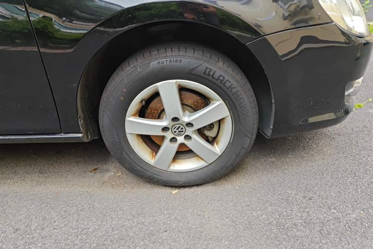 Used Volkswagen Bora 2012 1.6L Automatic Fashion Edition Right Front Wheel Hub