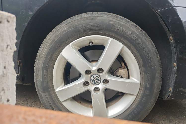 Used Volkswagen Bora 2012 1.6L Automatic Fashion Edition Right Front Wheel Hub